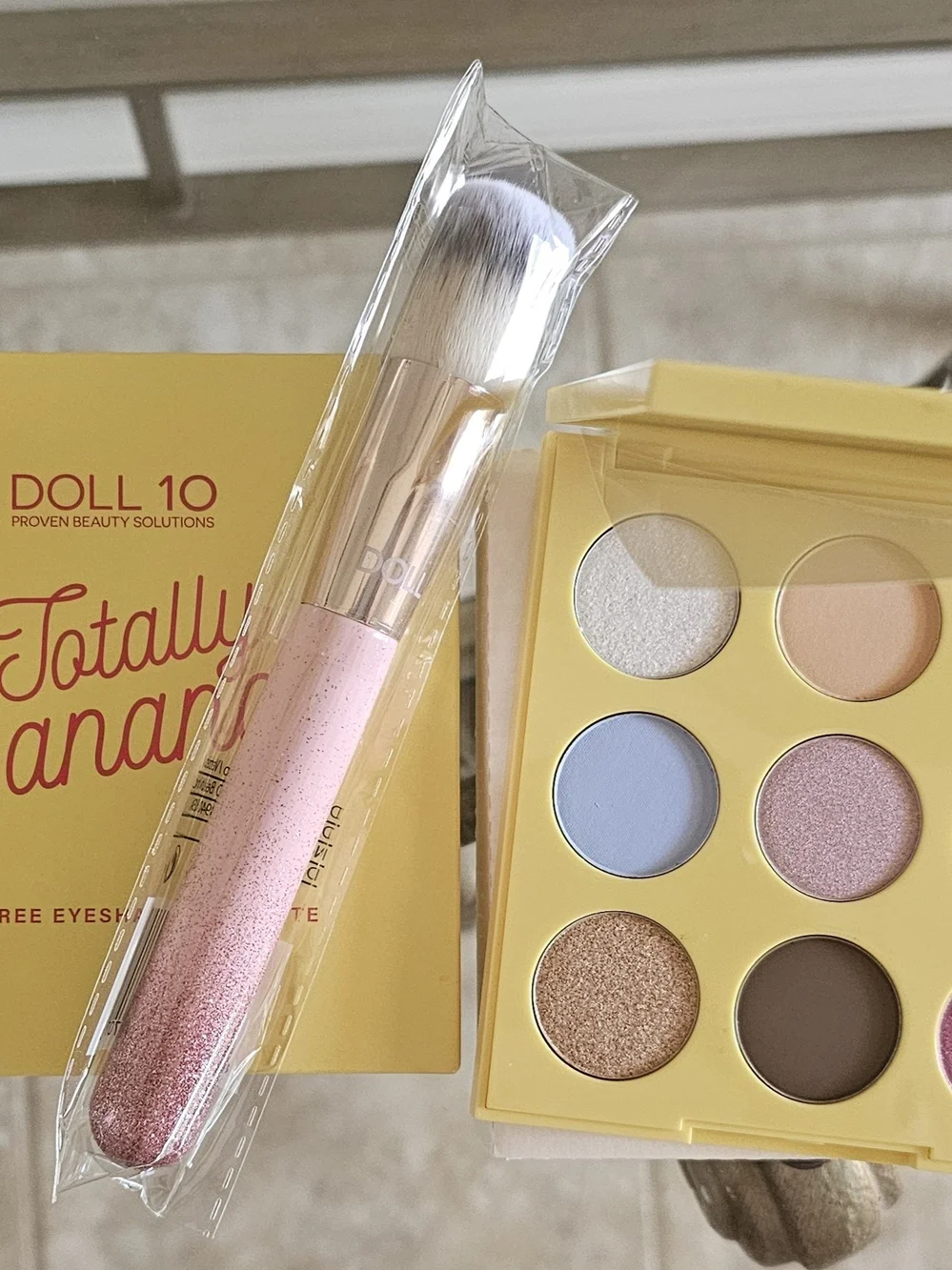 Totally Banana Eyeshadow Palette & Brush - 9 Pan Palette